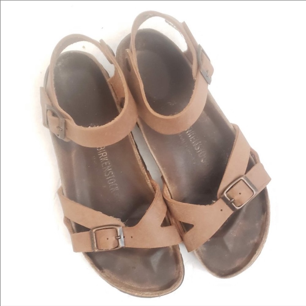 Super cute pair of pre-loved Birkenstocks ✌️